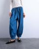 Topshop Topshop mid rise balloon jeans in mid blue - 3