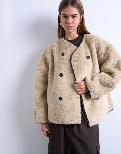 Topshop Topshop ovoid short shearling double breasted jacket in cream-Brown