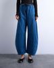 Topshop Topshop pull on barrel leg jeans in mid blue - 2