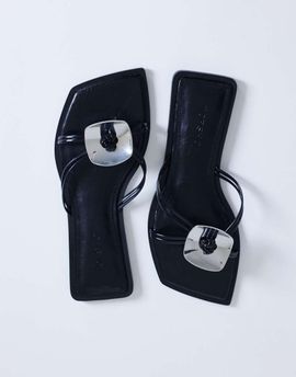 Topshop Topshop Rolo hardware detail flat sandals in black