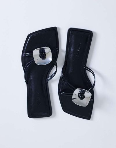 Topshop Topshop Rolo hardware detail flat sandals in black