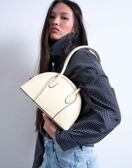Topshop Topshop Saoirse patent shoulder bag in buttermilk-Yellow