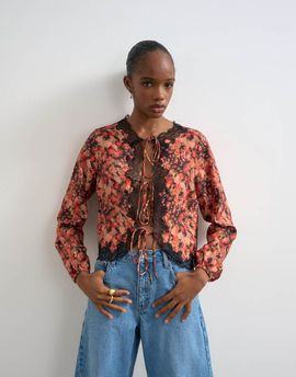 Topshop Topshop tie front lace detailing blouse in floral print-No color