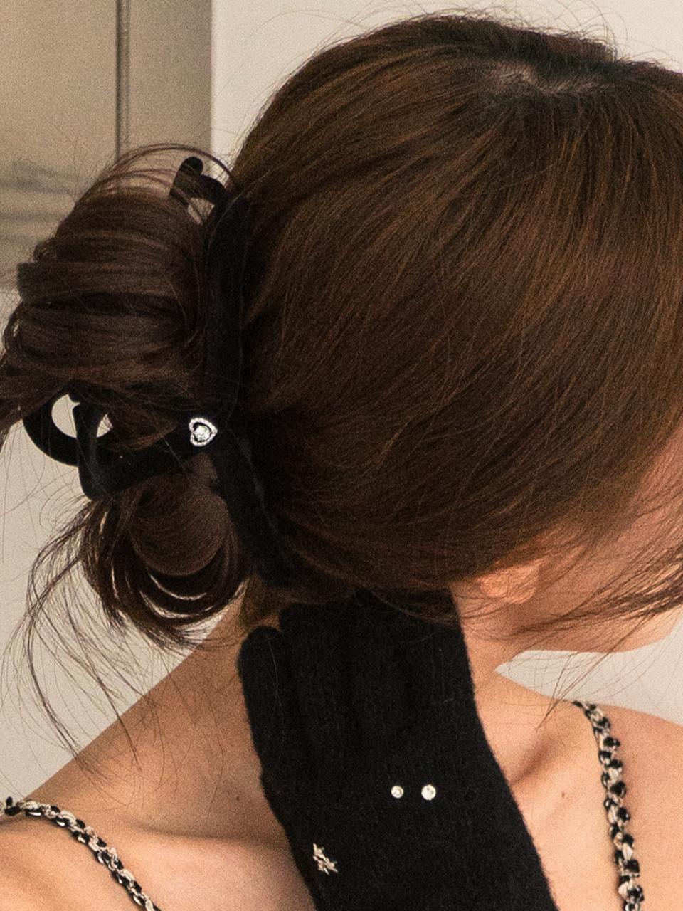 TORTOISE Livadia Heart Velvet Hair Clip