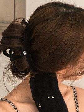 TORTOISE Livadia Heart Velvet Hair Clip