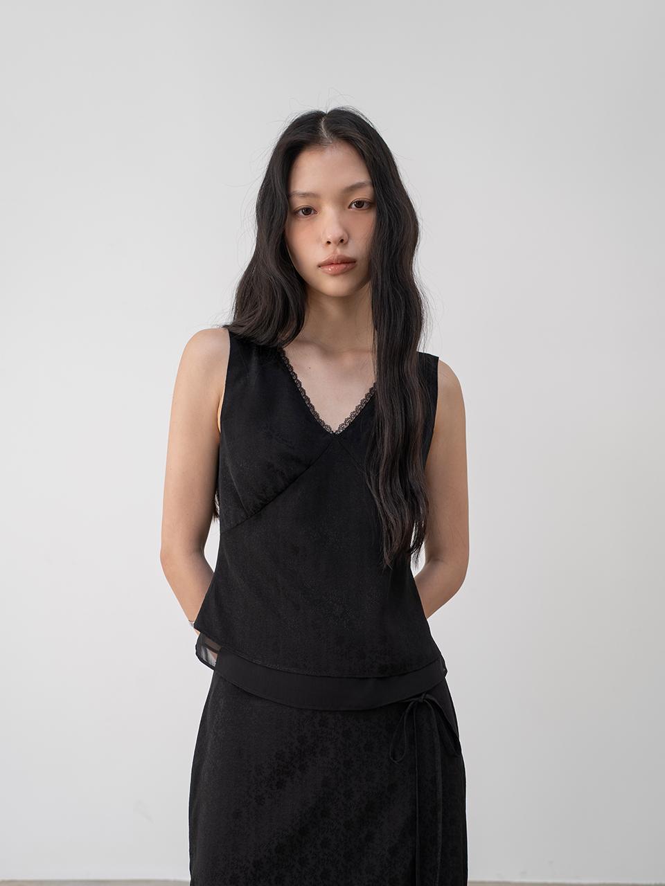 TOUVED Layered Lace Sleeveless Top [Black]