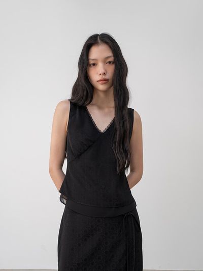TOUVED Layered Lace Sleeveless Top [Black]