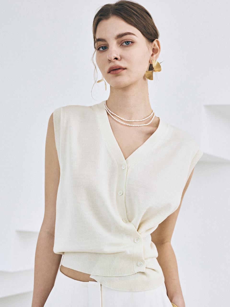 TOUVED V-neck Medium Weight Knit Vest [Cream]