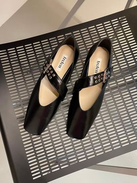 treten Square Toe Flat Shoes