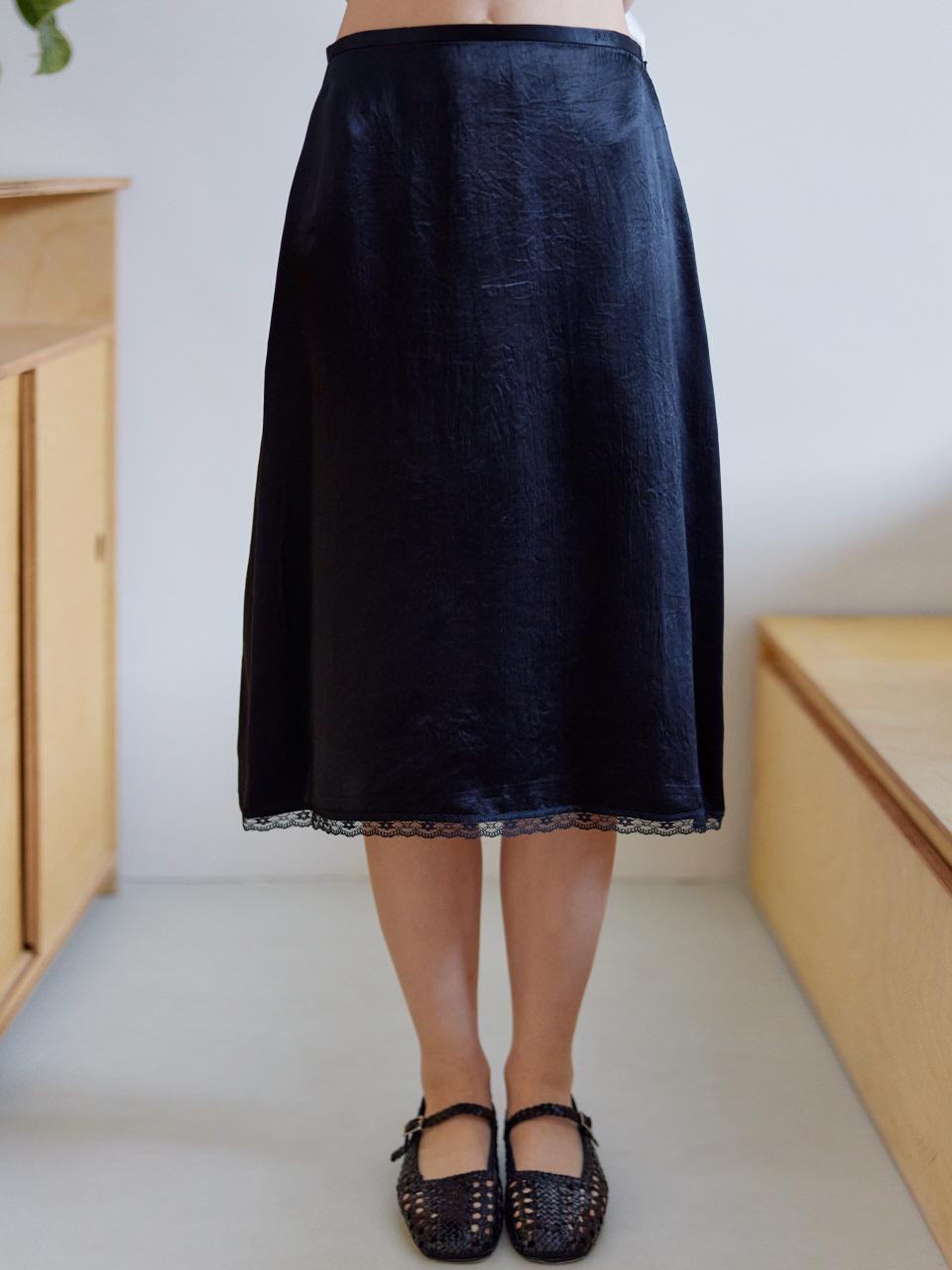 TRWA Linn silky midi skirt_black