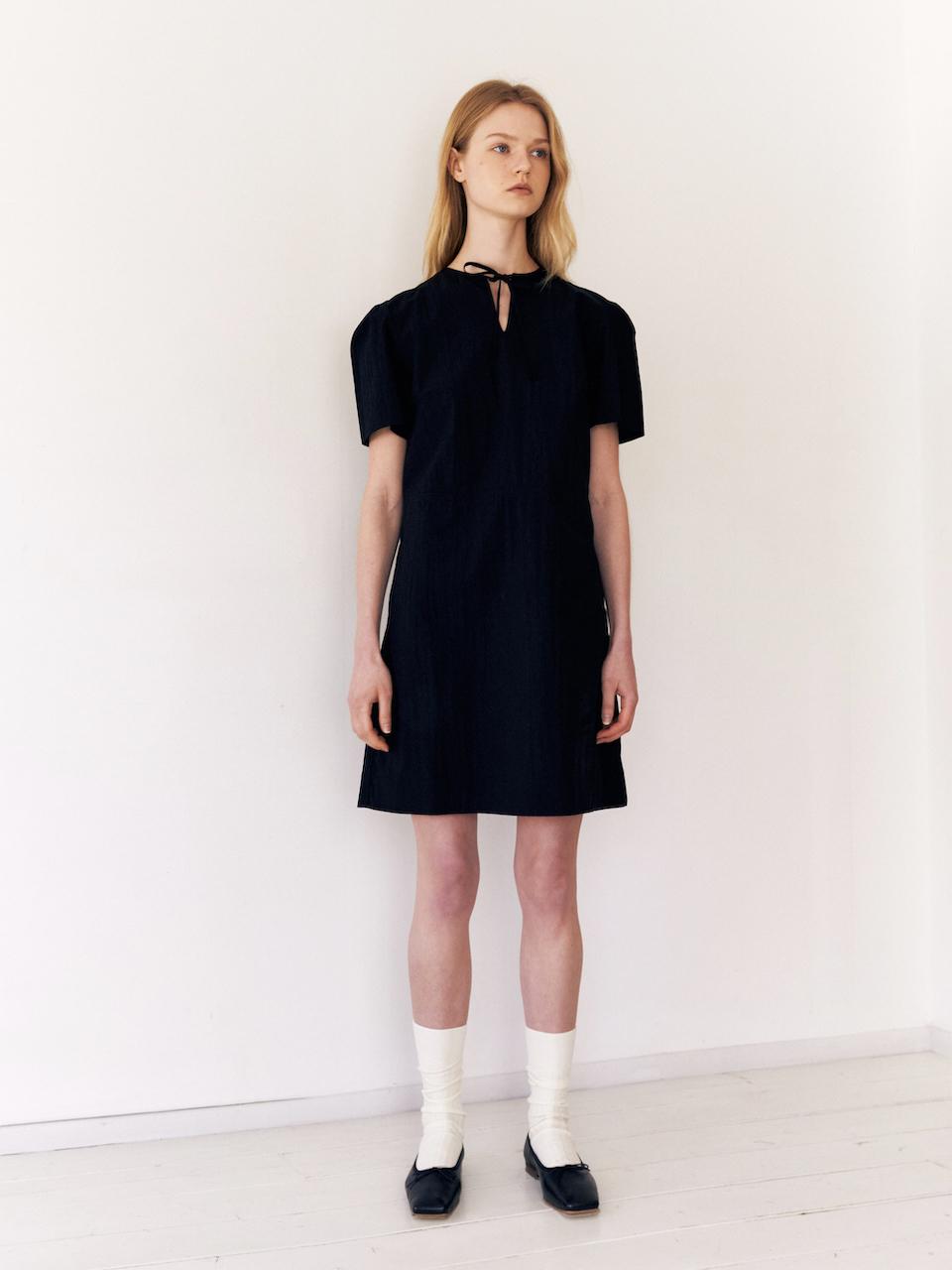 TRWA MAEGHT RUFFLED COLLAR MIDI DRESS