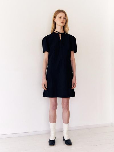 TRWA MAEGHT RUFFLED COLLAR MIDI DRESS