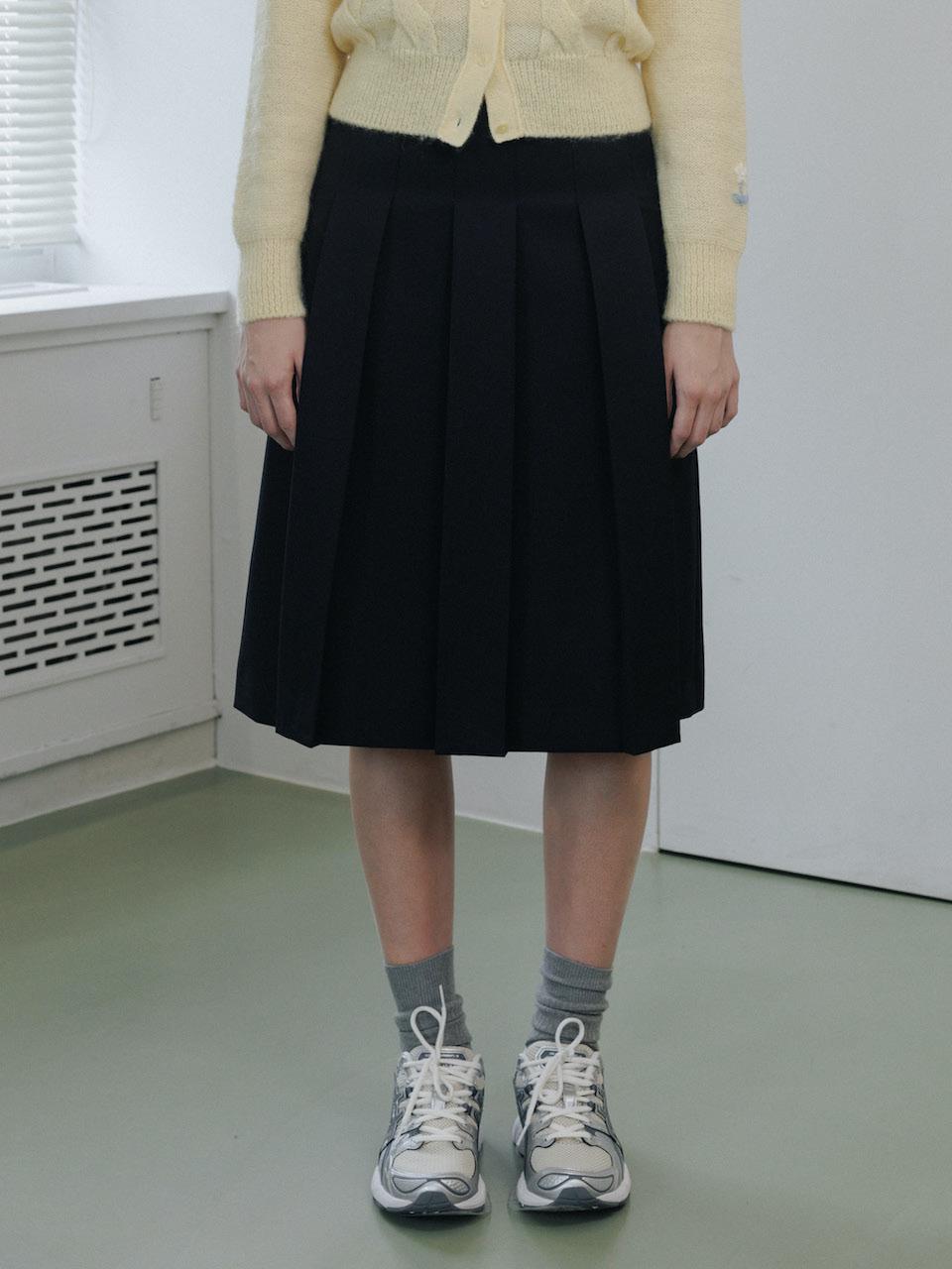 TRWA Merrill Pleats Midi Skirt (NAVY)
