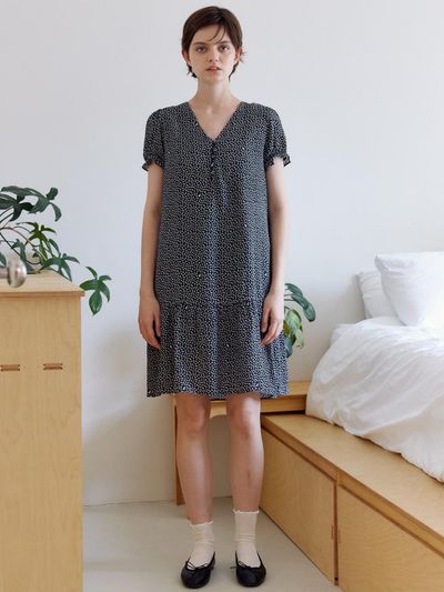 TRWA Midi dress_Black, in the flower