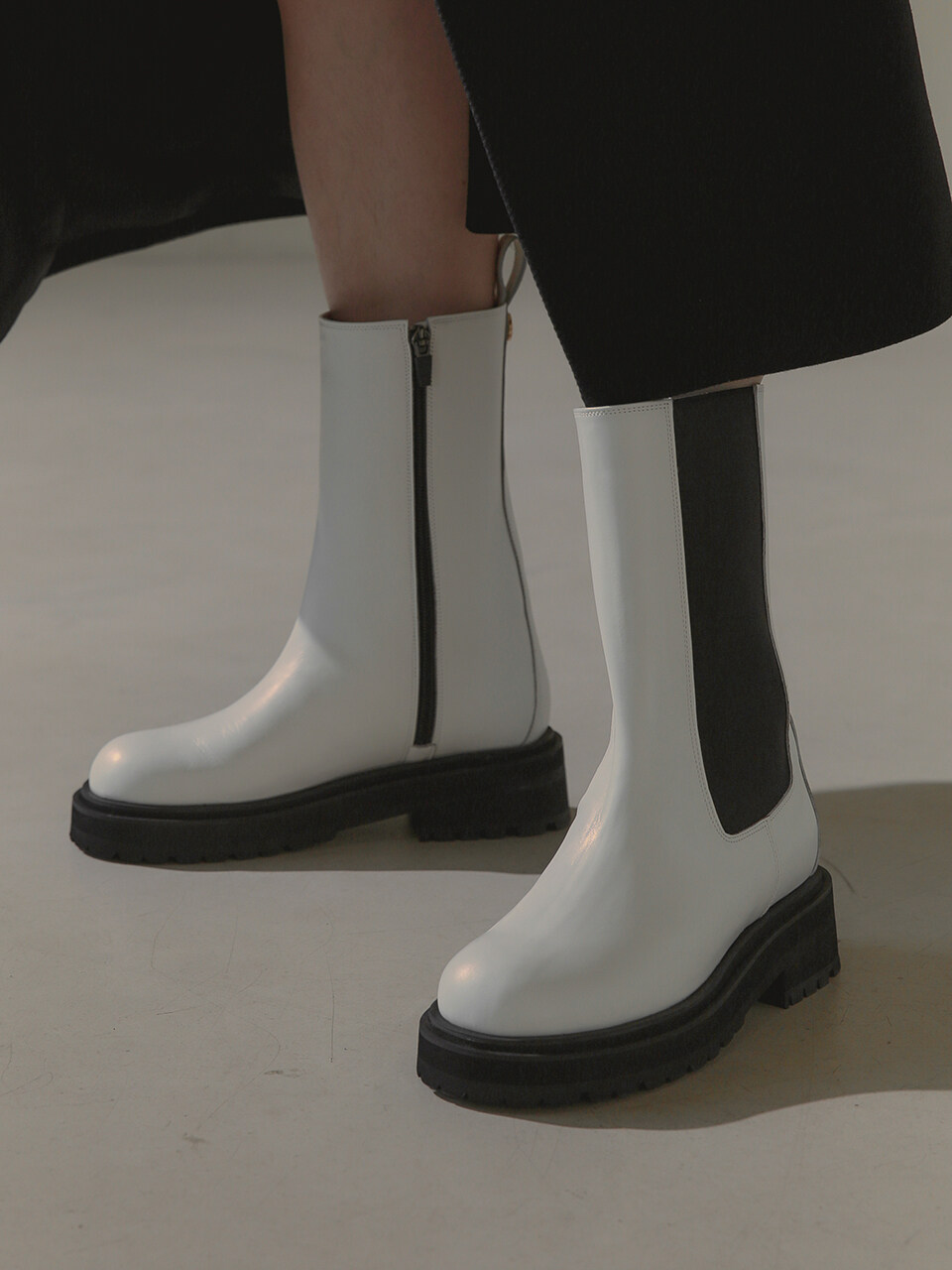 TUFEIS Versatile Chelsea Boots - Cream