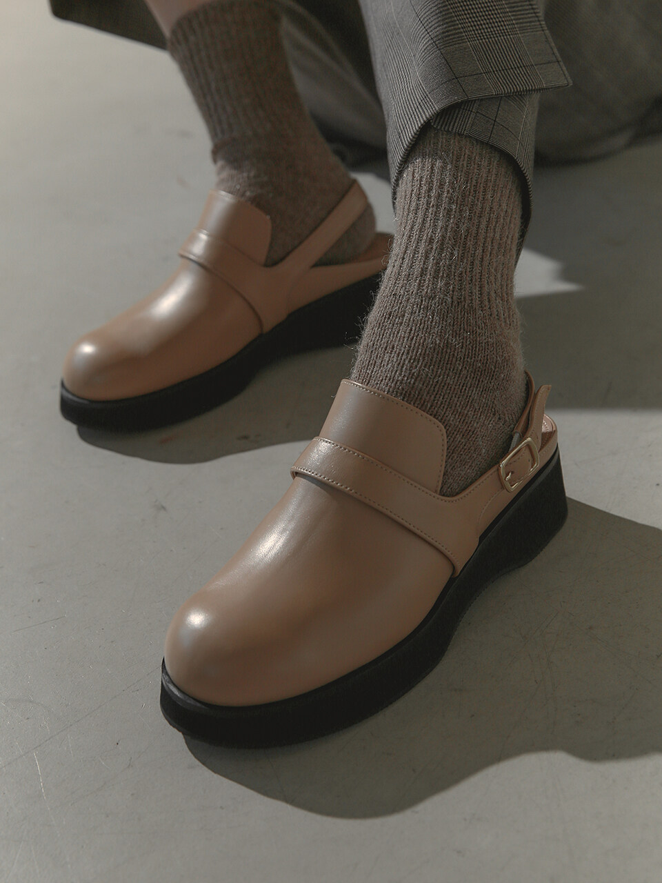 TUFEIS Versatile Round Clogs - Beige