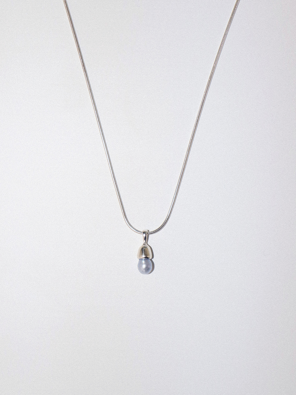 turntable Blue Pearl Necklace
