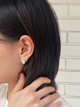 turntable Egg Stone Earring_ Silver