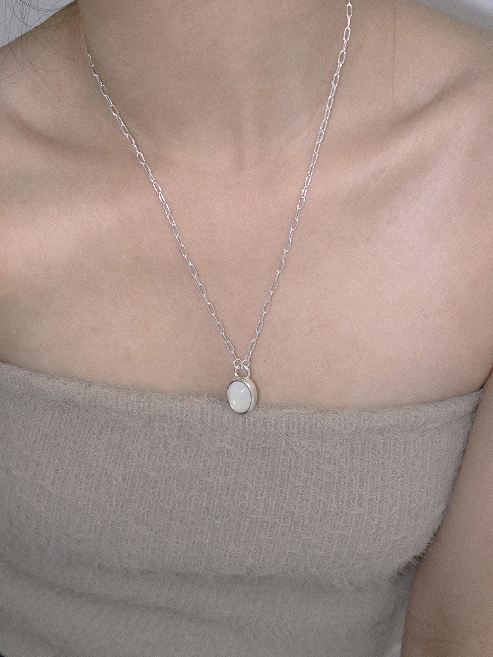 turntable Oval Stone Necklace _ Rainbow Moonstone