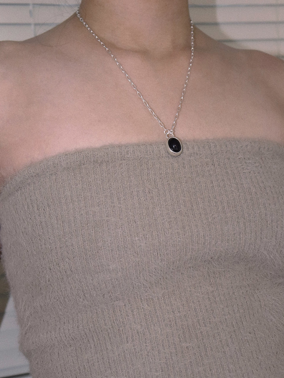 turntable Oval Stone Necklace_ Onyx