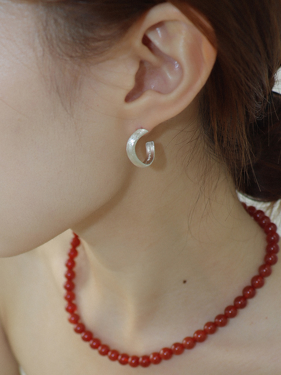 turntable Wave Earring_ Satin Silver