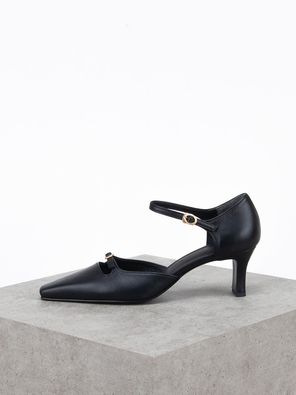 TWVP Pavo Ankle Strap Pumps