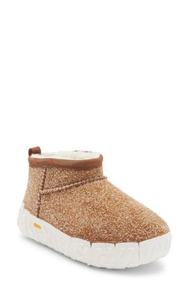 UGG(r) UGG(r) Classic Ultra Mini Wrap Tech Boot