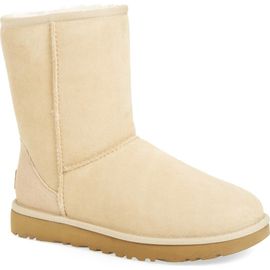 UGG(r) UGG(r) UGG® Classic II Genuine Shearling Lined Short Boot