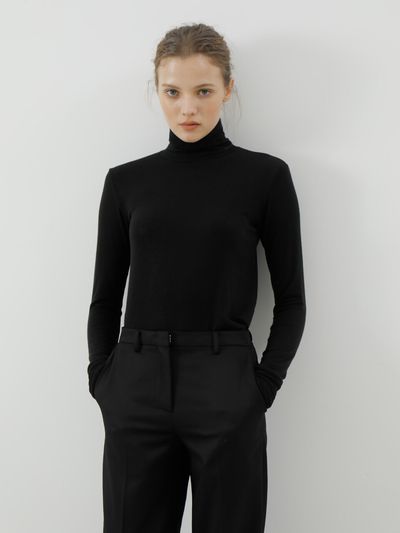 UIJI Wool-blended Turtleneck Top_Black