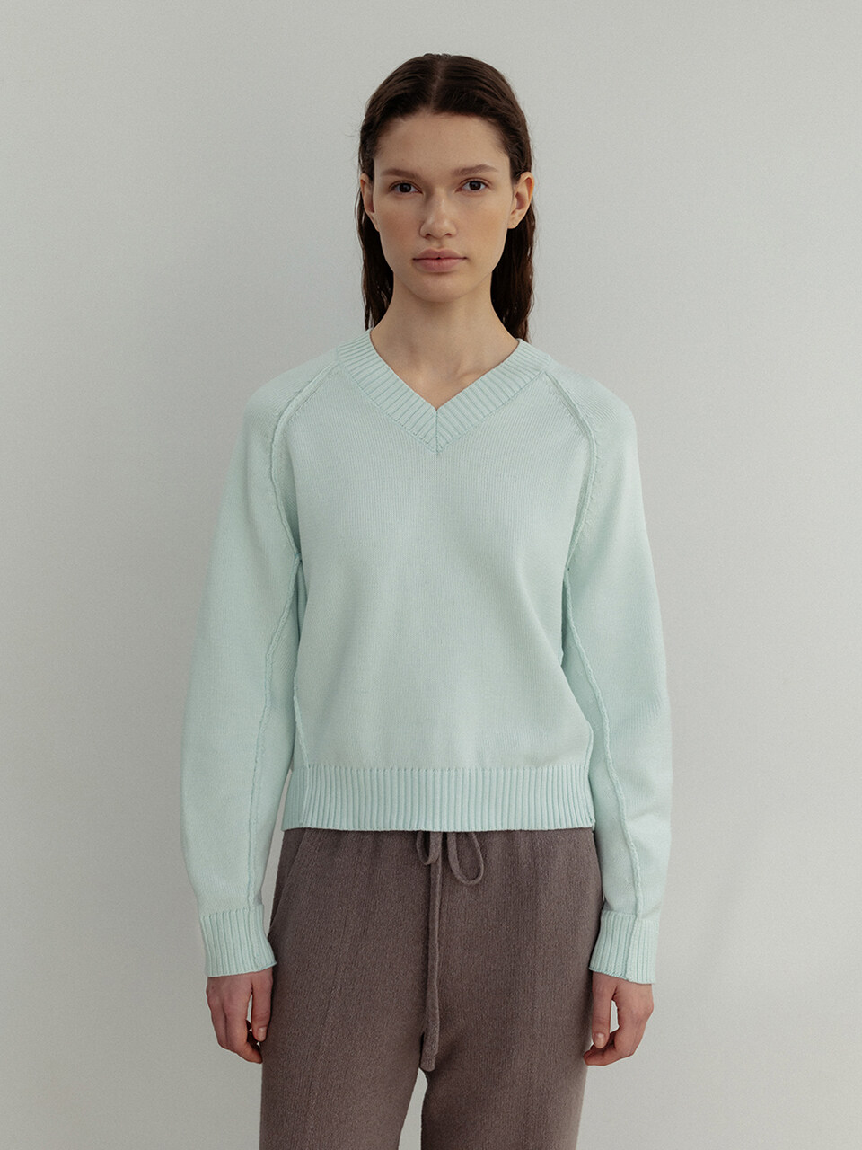 UMARMUNG COLLECTION Pure Supima Raw Edge V-neck Pullover_Oxygen
