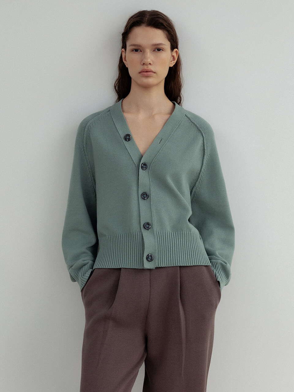 UMARMUNG COLLECTION Pure Supima V-neck Cardigan_Adria