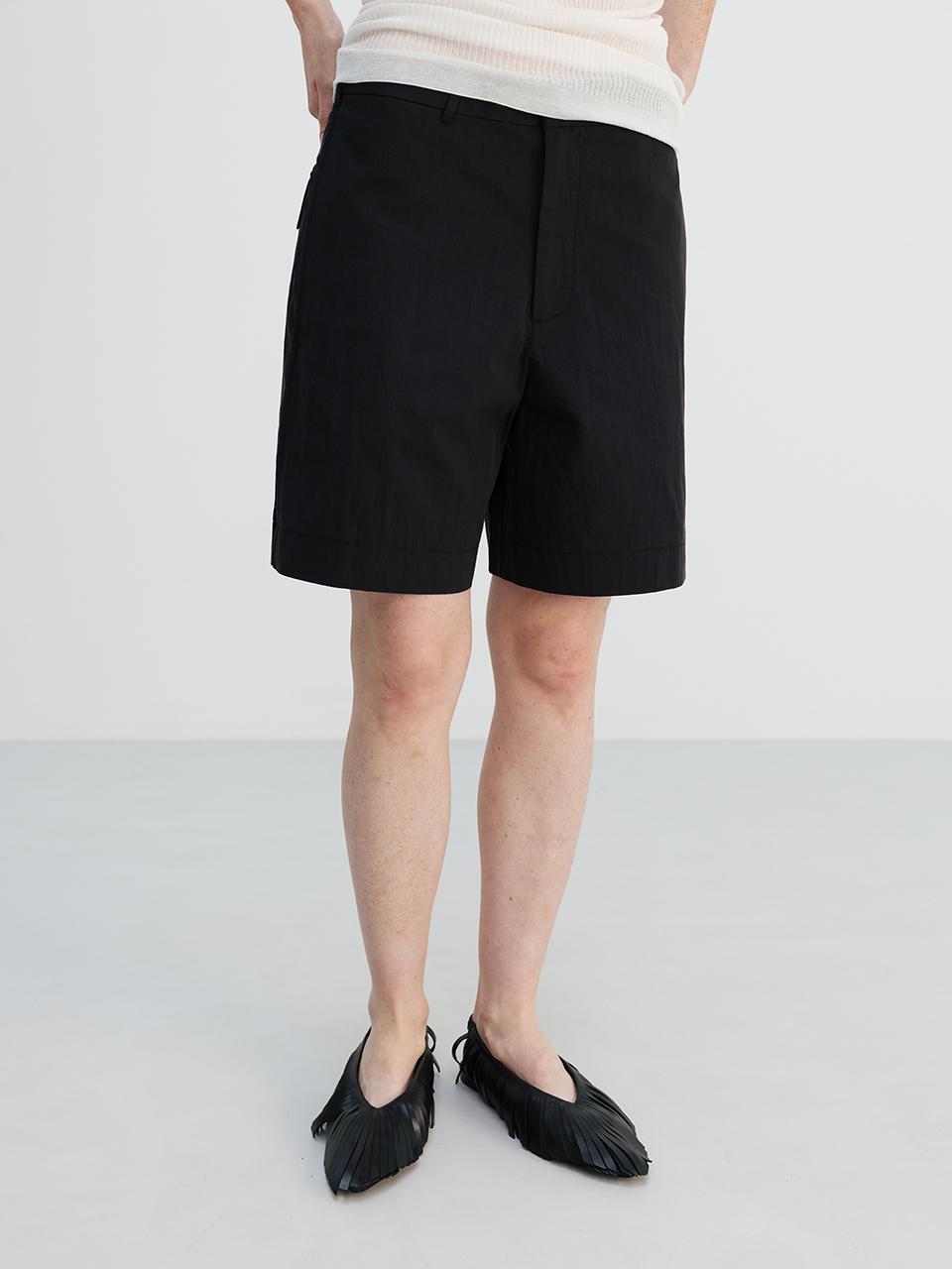 UMARMUNG COLLECTION Side Pleats Cotton Shorts [Black]