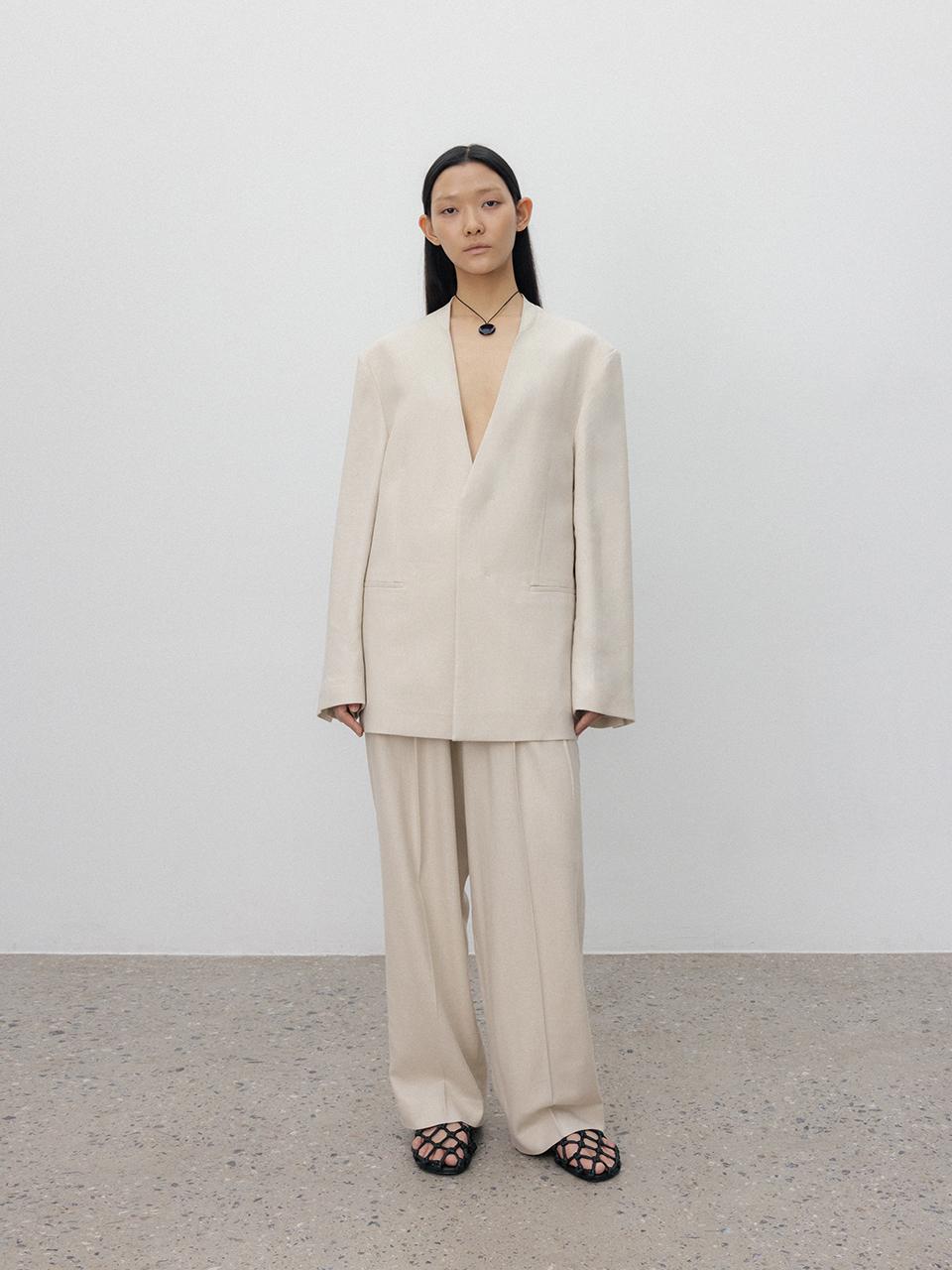 UMARMUNG COLLECTION Zippered Back Collarless Linen Blazer [Natural]