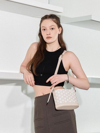 UNDEI PANI BUCKET Bag White