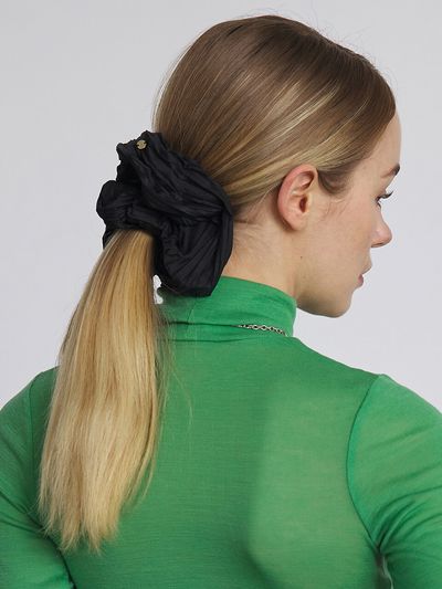 UNDERCONTROL STUDIO Scrunchie Jewel Pleats - Black