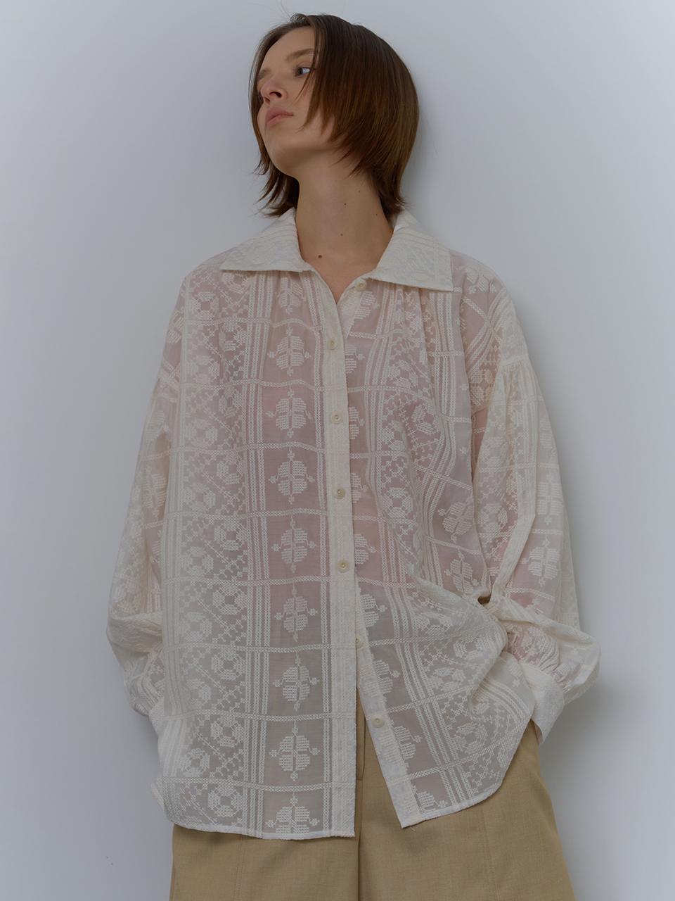 unless LACE ORGANZA SHIRRING BLOUSE [CREAM]