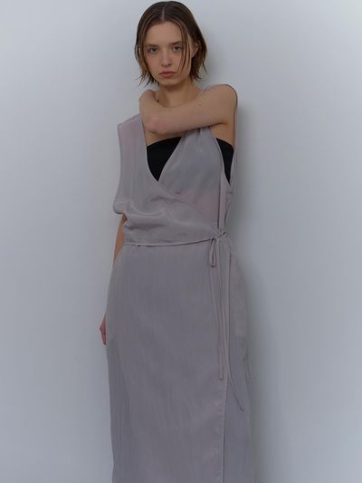 unless LAYERED SILKY LONG WRAP DRESS [LIGHT GRAY]