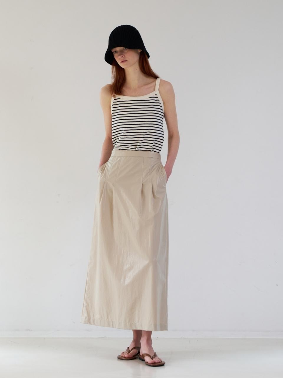 UNNOUT Glossy Maxi Skirt - Beige