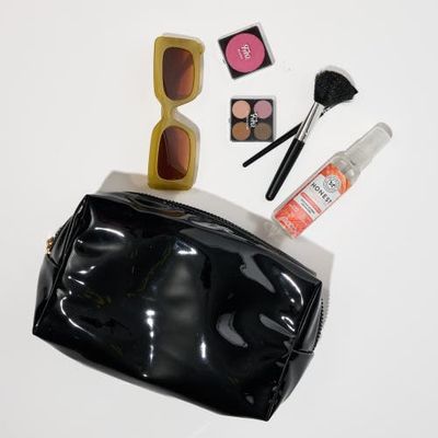 URBAN EXPRESSIONS URBAN EXPRESSIONS Patent Pending Cosmetic & Travel Organizer Pouch