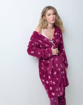 Urban Threads Urban Threads fleece hooded robe in burgundy bow print-Red