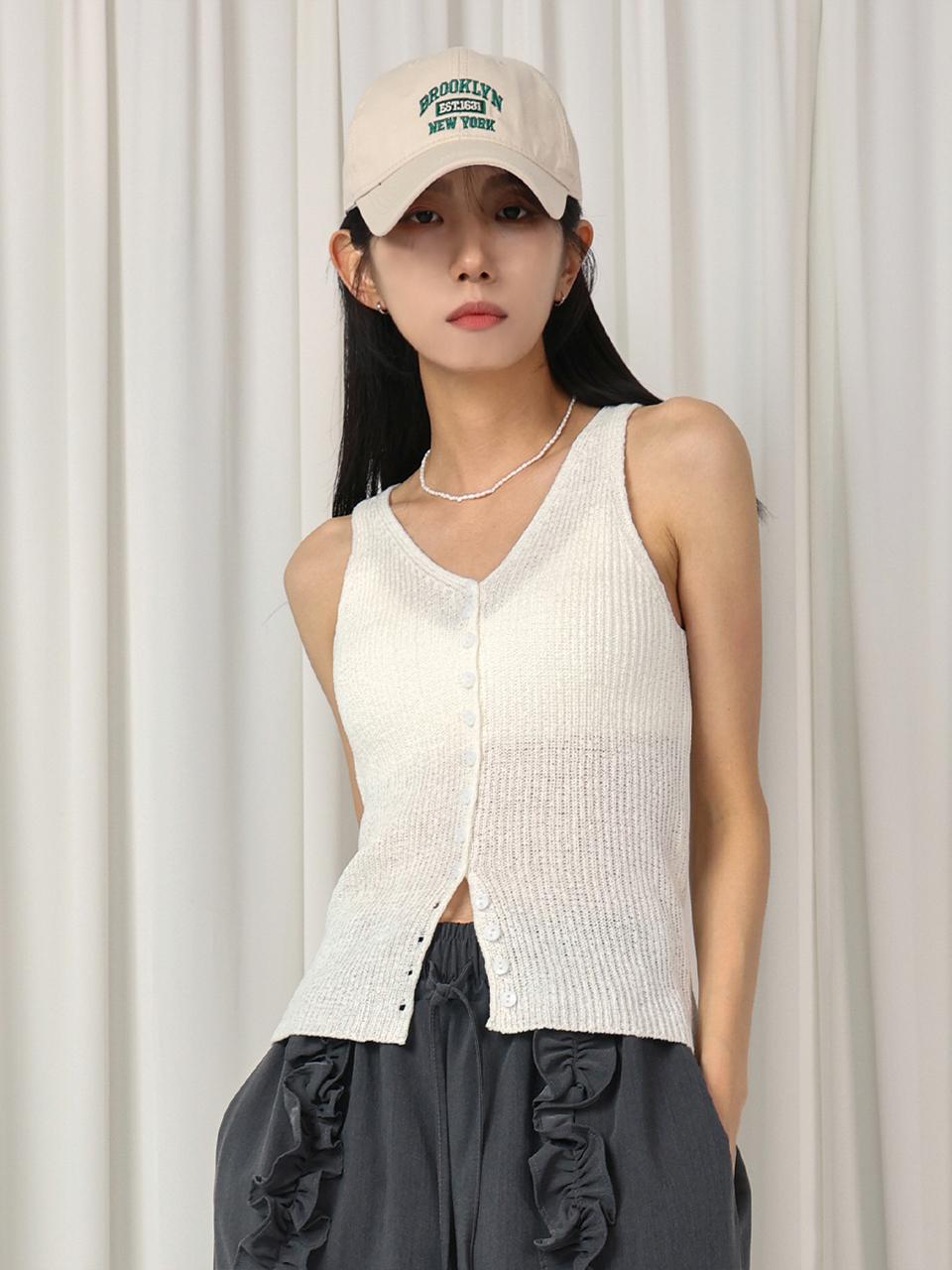 URBANIA Carnel V-neck Knit Vest (DDT0254)