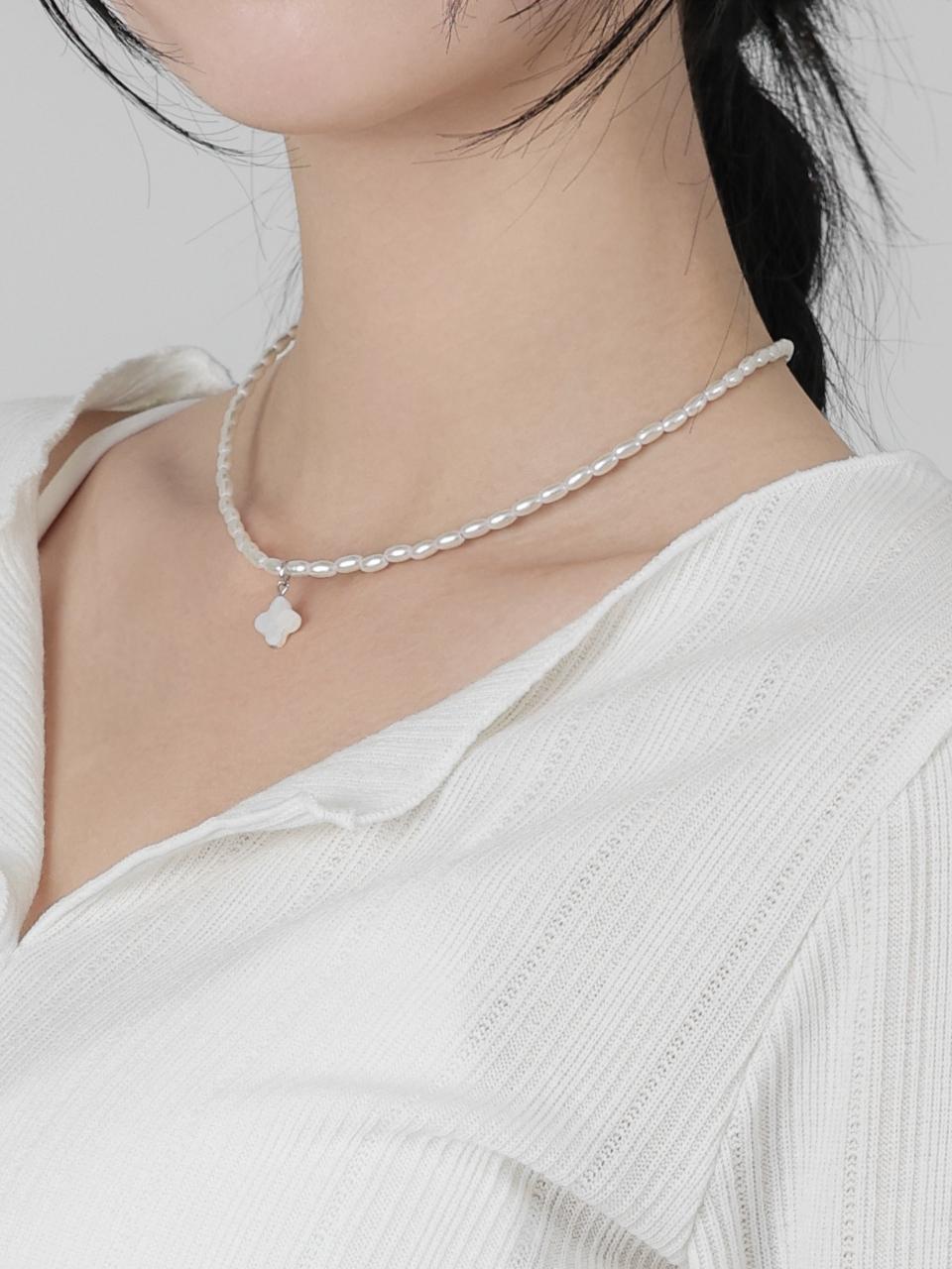 URBANIA Mother of Pearl Clover Pearl Necklace (DDA0043)