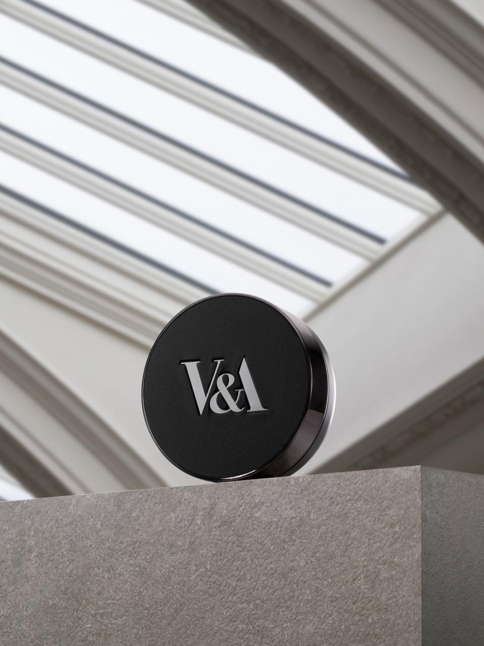 V&A Beauty Long Wear Single Item Cushion Foundation (Expiration Date: 2025-07-04)