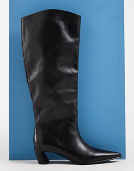 Vagabond Shoemaker Vagabond Shoemaker Ilona pointed knee boots with curved heel in black leather