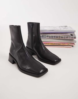 Vagabond Shoemaker Vagabond Shoemakers Blanca square toe leather ankle boots in black