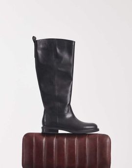 Vagabond Shoemaker Vagabond Shoemakers Freya flat leather riding knee boots in black