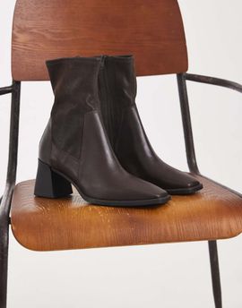 Vagabond Shoemaker Vagabond Shoemakers Hedda heeled leather sock ankle boots in chocolate-Brown