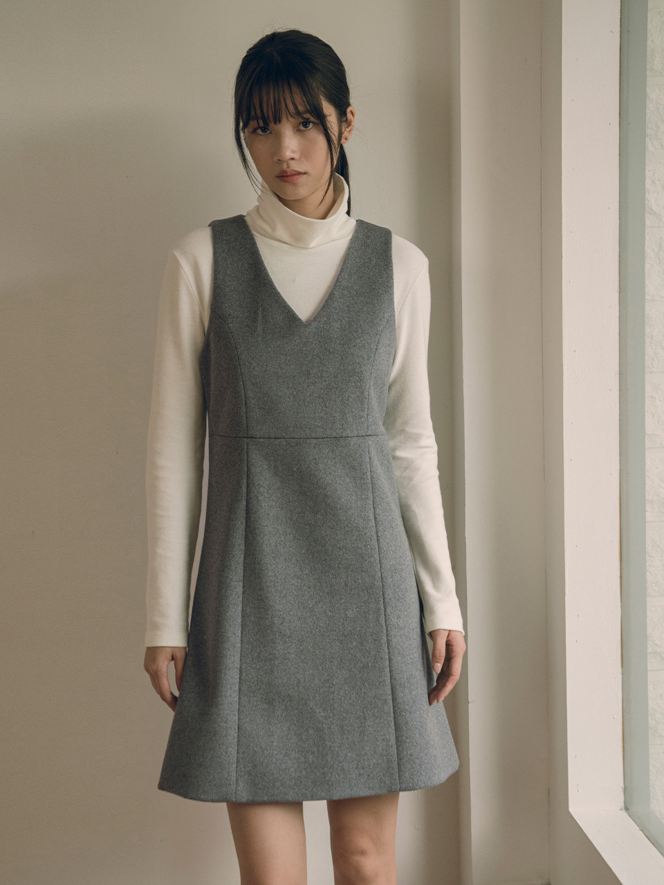 vanone atelier V-neck wool dress_Charcoal