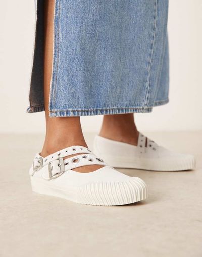 Vans Vans Mary Janes with buckle detail straps in white