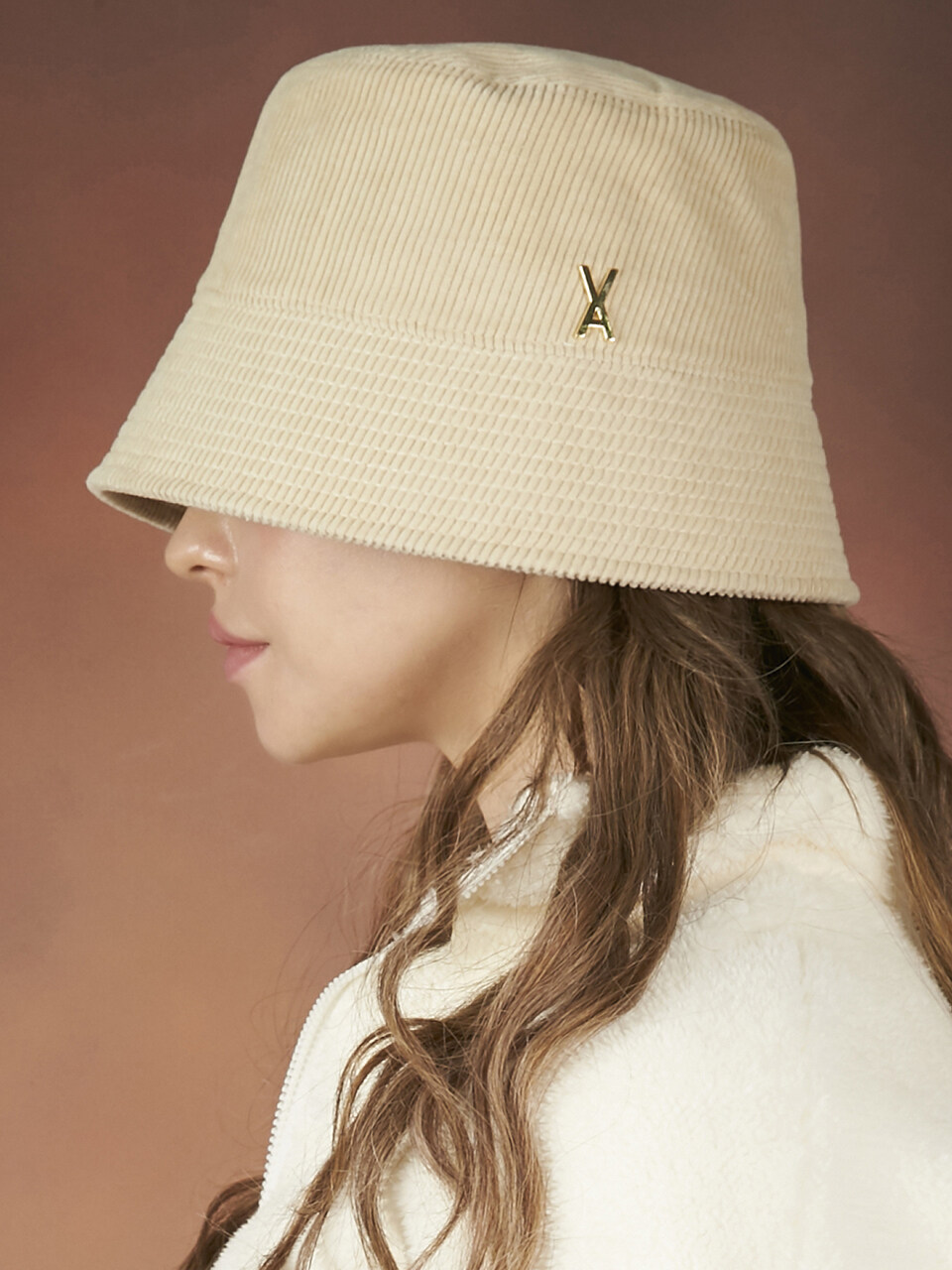 VARZAR Corduroy Stud Drop Bucket Hat_Cream